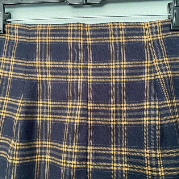 Forever 21 Plaid Mini Skirt Zipper - Picture 2 of 6